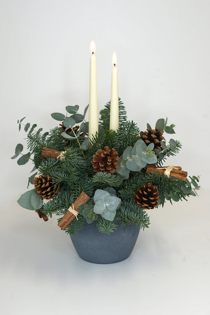 Noel Round Table Arrangement