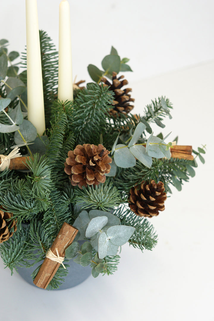 Noel Round Table Arrangement