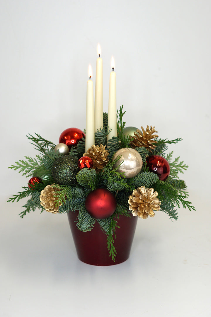 Santa Round Table Arrangement