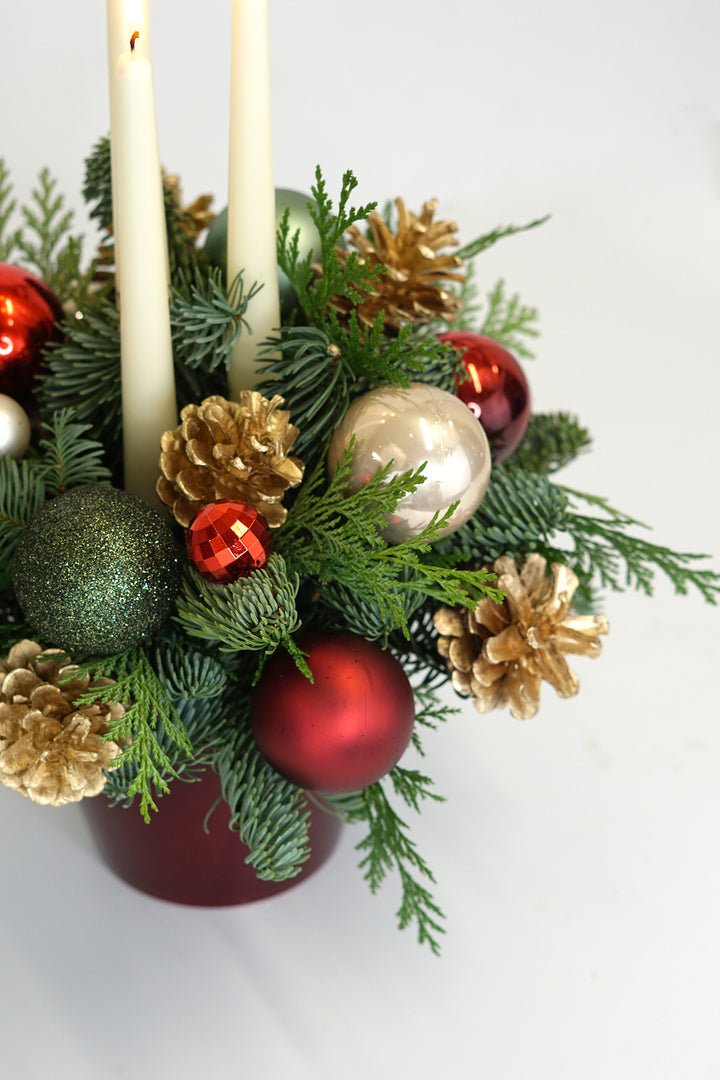 Santa Round Table Arrangement