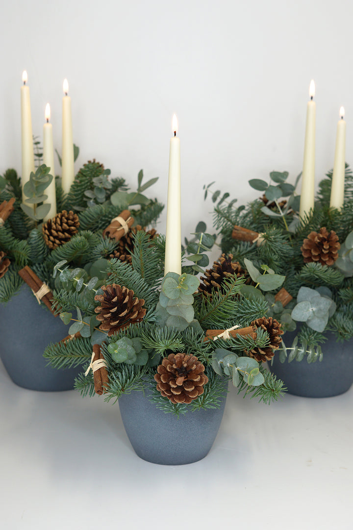 Noel Round Table Arrangement